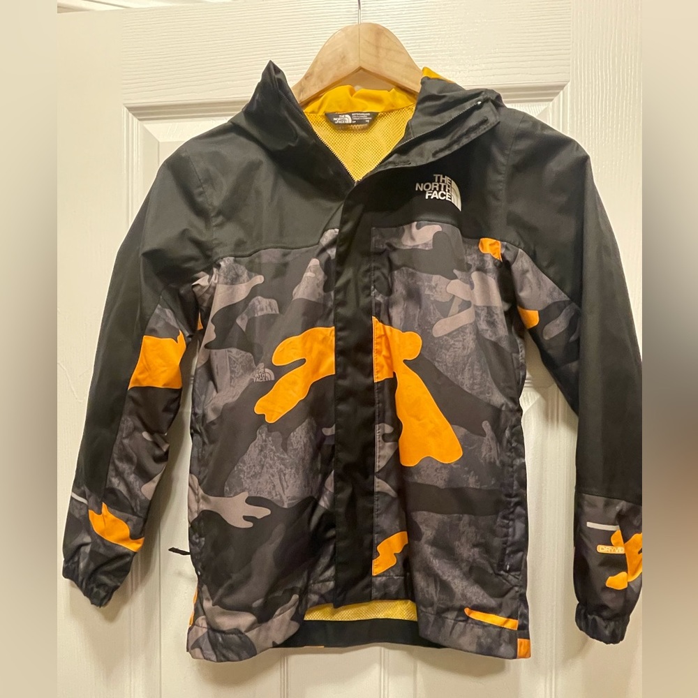 Boys north face jacket, size small, 7/8. EUC.